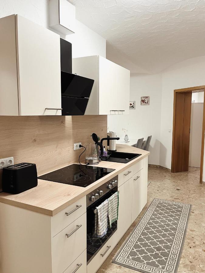 Bohnapartments Elisa - Wohlfuehlapartment Mit 2 Gratis Parkplaetzen Und 3 Schlafzimmern - Wlan - Vollausstattung Erfurt Eksteriør bilde