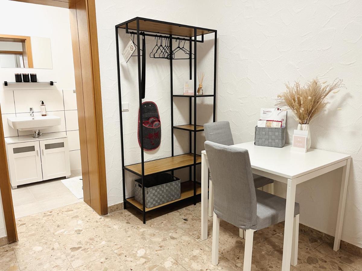Bohnapartments Elisa - Wohlfuehlapartment Mit 2 Gratis Parkplaetzen Und 3 Schlafzimmern - Wlan - Vollausstattung Erfurt Eksteriør bilde