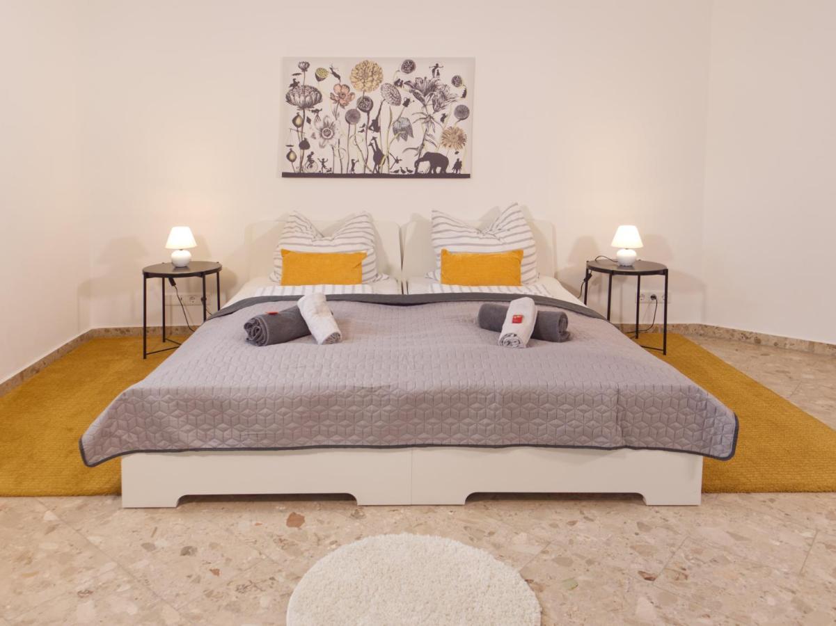Bohnapartments Elisa - Wohlfuehlapartment Mit 2 Gratis Parkplaetzen Und 3 Schlafzimmern - Wlan - Vollausstattung Erfurt Eksteriør bilde