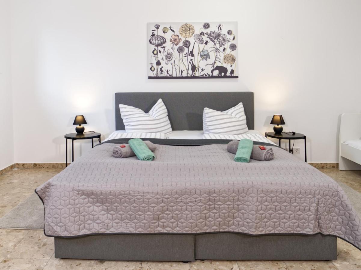 Bohnapartments Elisa - Wohlfuehlapartment Mit 2 Gratis Parkplaetzen Und 3 Schlafzimmern - Wlan - Vollausstattung Erfurt Eksteriør bilde