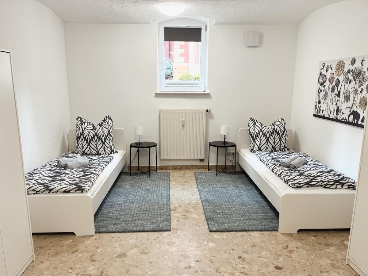 Bohnapartments Elisa - Wohlfuehlapartment Mit 2 Gratis Parkplaetzen Und 3 Schlafzimmern - Wlan - Vollausstattung Erfurt Eksteriør bilde