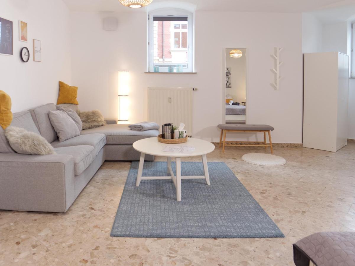 Bohnapartments Elisa - Wohlfuehlapartment Mit 2 Gratis Parkplaetzen Und 3 Schlafzimmern - Wlan - Vollausstattung Erfurt Eksteriør bilde