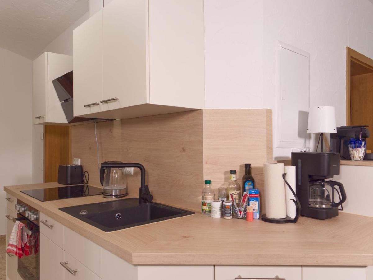Bohnapartments Elisa - Wohlfuehlapartment Mit 2 Gratis Parkplaetzen Und 3 Schlafzimmern - Wlan - Vollausstattung Erfurt Eksteriør bilde