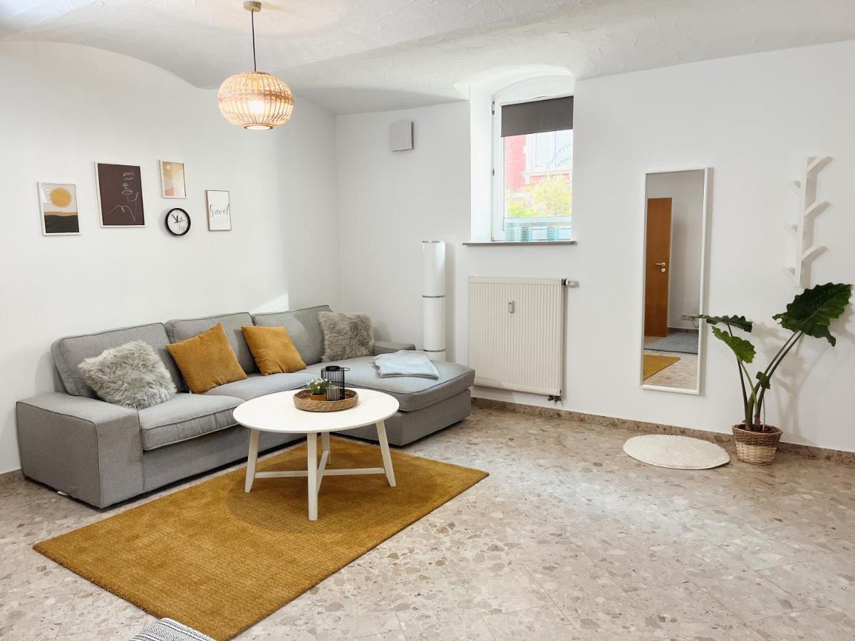 Bohnapartments Elisa - Wohlfuehlapartment Mit 2 Gratis Parkplaetzen Und 3 Schlafzimmern - Wlan - Vollausstattung Erfurt Eksteriør bilde